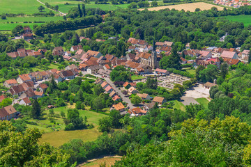 Fototapeta na wymiar Picturesque medieval village Chateau-Chalon in valley