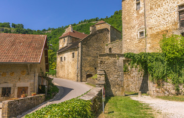 Fototapeta na wymiar Picturesque medieval village Chateau-Chalon