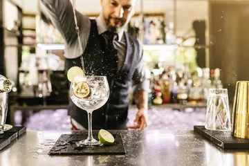 Foto op Plexiglas Barman is making cocktail at night club. © santypan