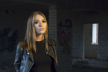 Obraz premium Beautiful teenager girl in a dark hallway