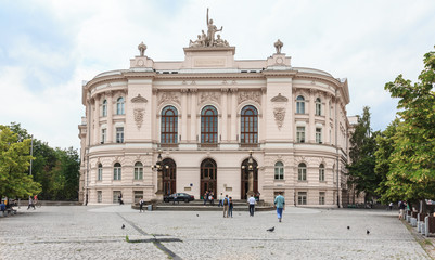 Warszawa, Budynek Główny Politechniki Warszawskiej -  wybudowany w 1901 roku. Architektura budynku nawiązuje do włoskiego renesansu i baroku - obrazy, fototapety, plakaty