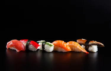 Selbstklebende Fototapeten Japanese seafood sushi, on black background © ernstaslt