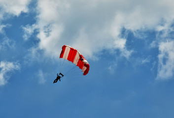 yamaç paraşütü ile gökyüzünde
