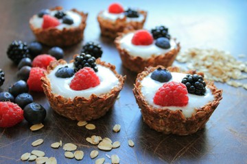 Homemade tarts with oat cereals and fruits