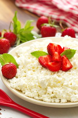 Cottage cheese with strawberries