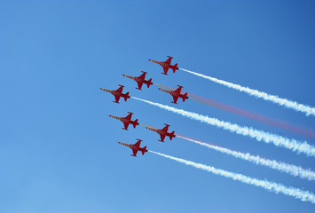 hava gösterilerinde uçaklar