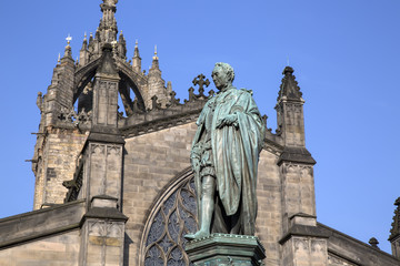 Fototapeta na wymiar Walter Scott Statue by Bohem, Royal Mile; Lawnmarket; Edinburgh;