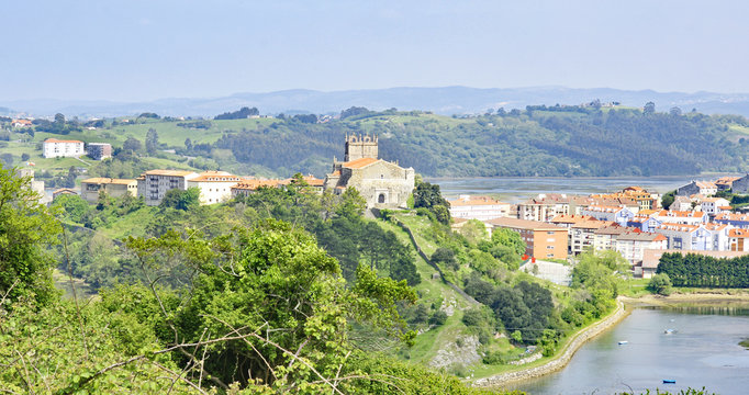 Panorámica de San Vicente de la Barquera, España