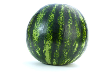 Reife und Saftige Wassermelone auf weissem Hintergrund