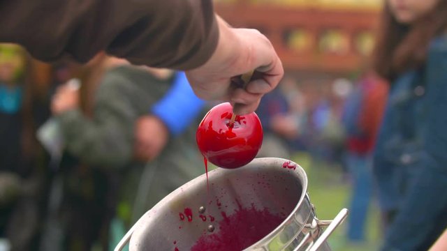 chef prepares Apple in syrup at a mass event