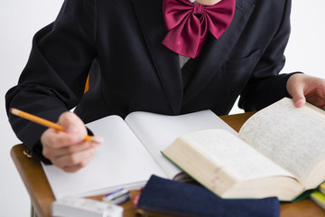 起立する女子高生