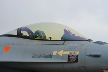 cockpit avion de chasse