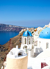 Fototapeta premium Santorini famous scene with the three domes