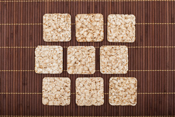 Composition of square nine crunchy rye crispbreads