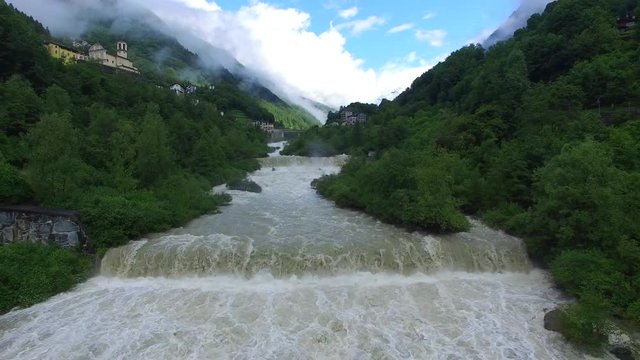Fiume in piena - Torrente impetuoso 