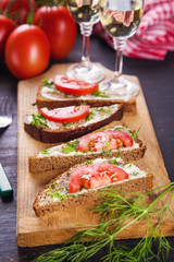 sandwich with tomatoes