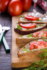 sandwich with tomatoes