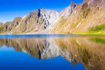 Tuinposter Philippines. Lake Pinatubo. Sunny day © erainbow