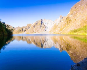 Afwasbaar fotobehang Philippines. Lake Pinatubo. Sunny day © erainbow