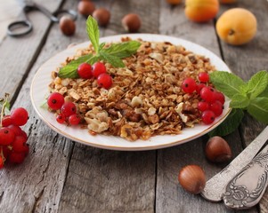 granola with berry for a healthy breakfast 