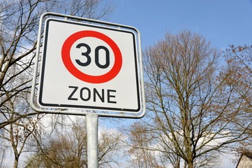 30 Zone, Verkehrsschild, Verkehrsberuhigung, Tempobegrenzung, Sicherheit,...