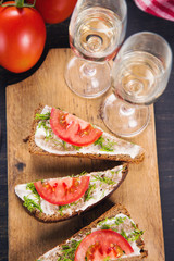 sandwich with tomatoes