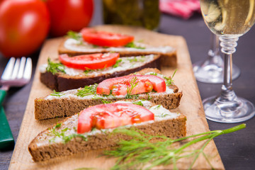 sandwich with tomatoes