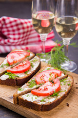 sandwich with tomatoes