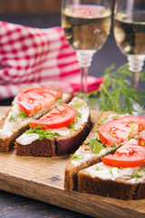 sandwich with tomatoes