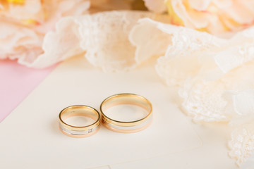 Obraz na płótnie Canvas Golden wedding rings