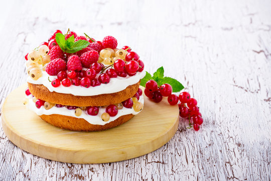 Berries and cream sponge layer cake