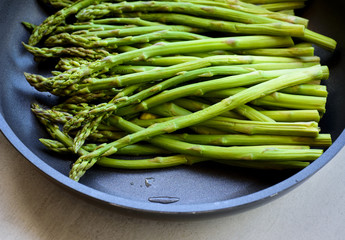 Green asparagus in skillet 