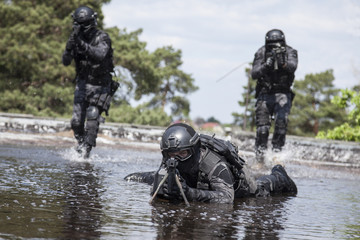 Spec ops police officers SWAT in the water