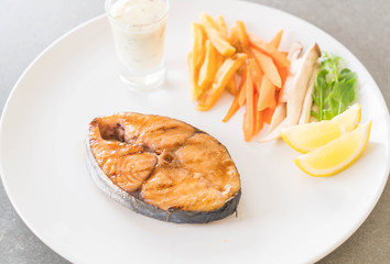 mackerel fish steak