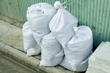 Fototapeta na wymiar 防災用の数個の袋に詰められた 防災砂袋