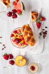 macedonia di frutta e pane dolce