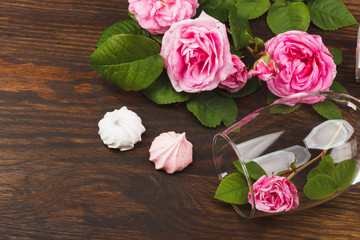 Wineglass with decorative light pink roses