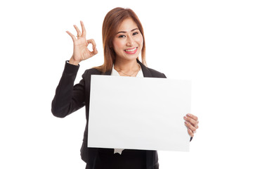 Naklejka premium Young Asian business woman show OK with white blank sign