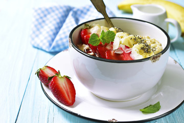 Oats porridge with banana,strawberry,chia seeds and chocolate sa