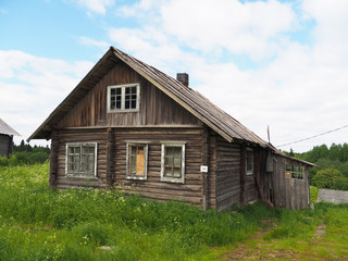 Fototapeta na wymiar old wooden house in village
