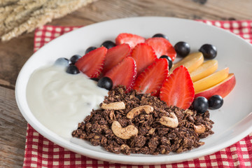 Chocolate granola with almond, fresh fruits and yogurt. Selectiv