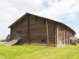 Obraz premium old wooden house in village
