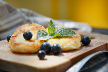Fritters of cottage cheese with berries