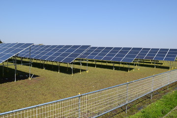 太陽光発電 ／ 山形県の庄内地方で、太陽光発電用ソーラーパネルの風景を撮影した写真です。