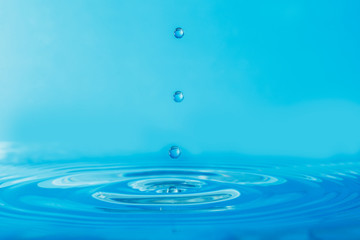 Naklejka na ściany i meble Water drops on blue background