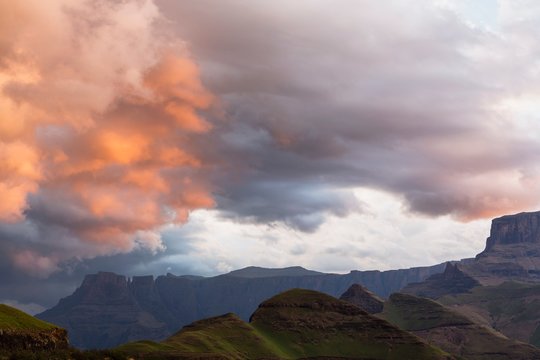 Drakensberg Mountains, Cathedral Peak Ultra HD Desktop Background Wallpaper  for 4K UHD TV : Widescreen & UltraWide Desktop & Laptop : Tablet :  Smartphone
