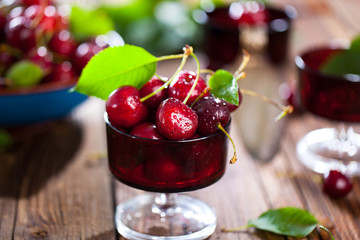 Frische und Leckere Kirschen