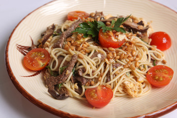 Chinese noodles with meat and wheat germ