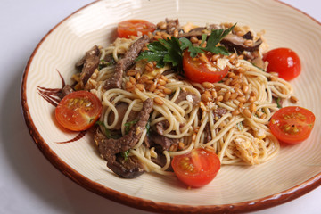 Chinese noodles with meat and wheat germ