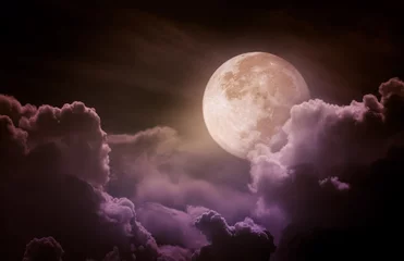 Foto op Plexiglas Volle maan Nachtelijke hemel met wolken, heldere volle maan
